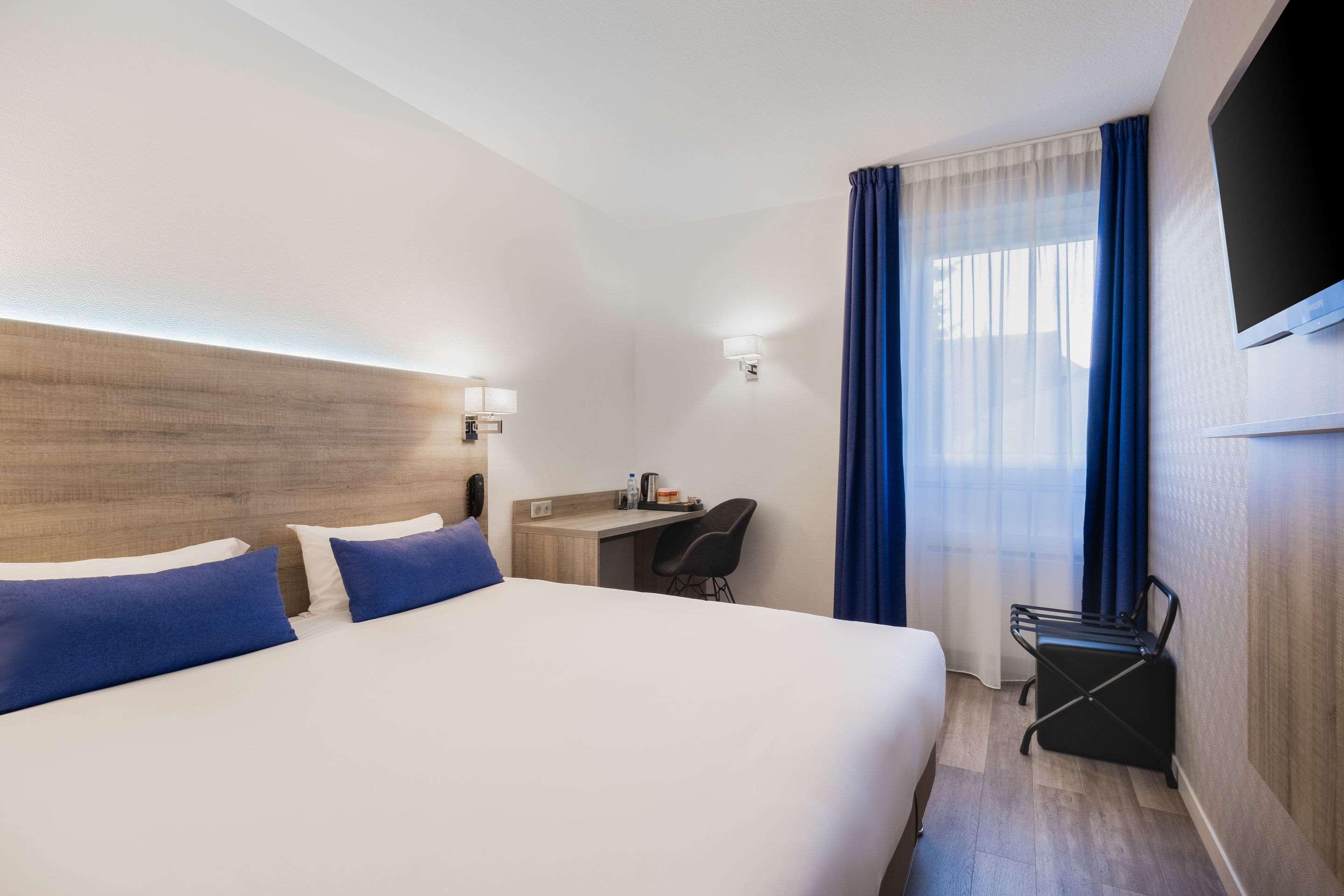 Hotel Le Circuit Льо Ман Екстериор снимка
