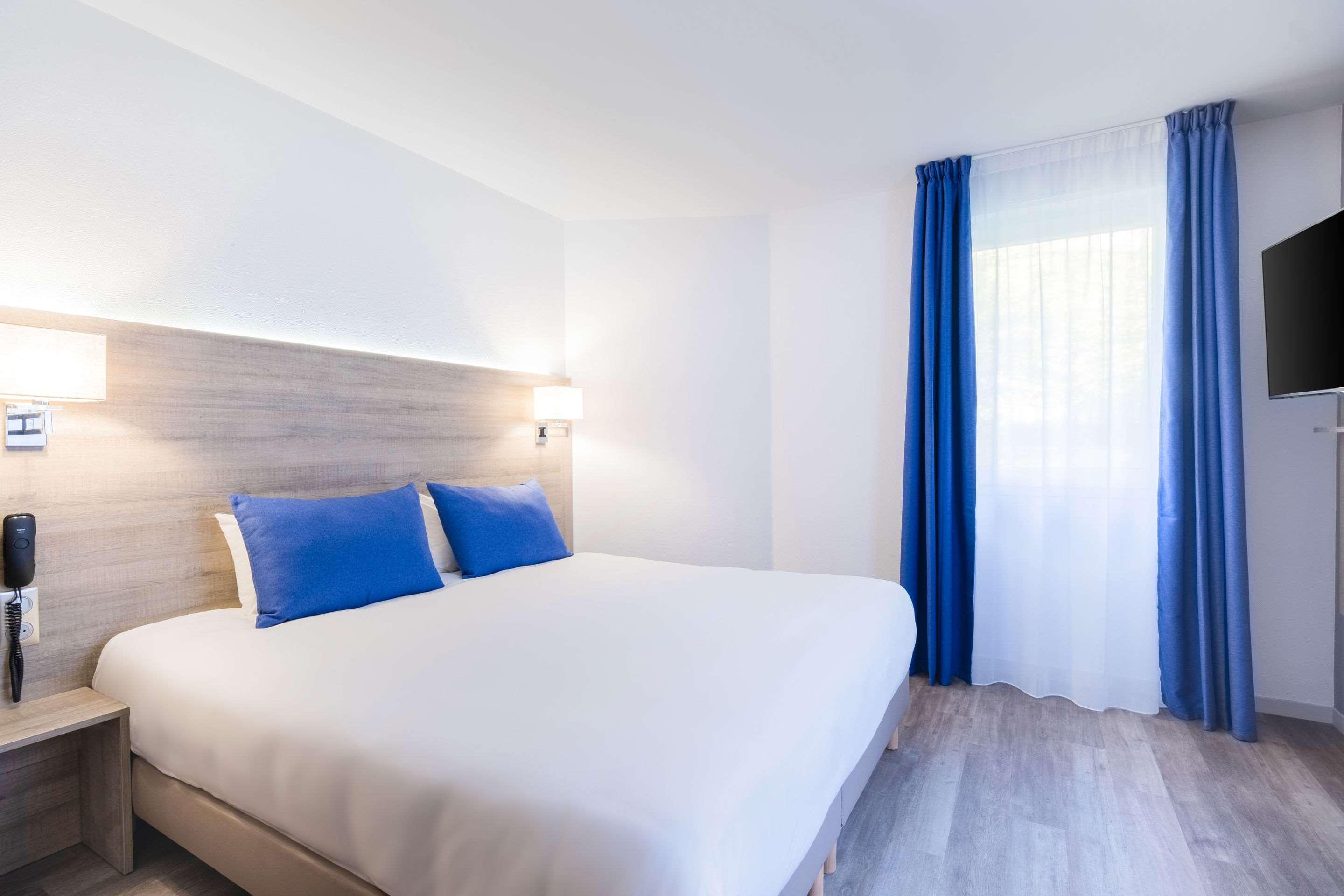 Hotel Le Circuit Льо Ман Екстериор снимка