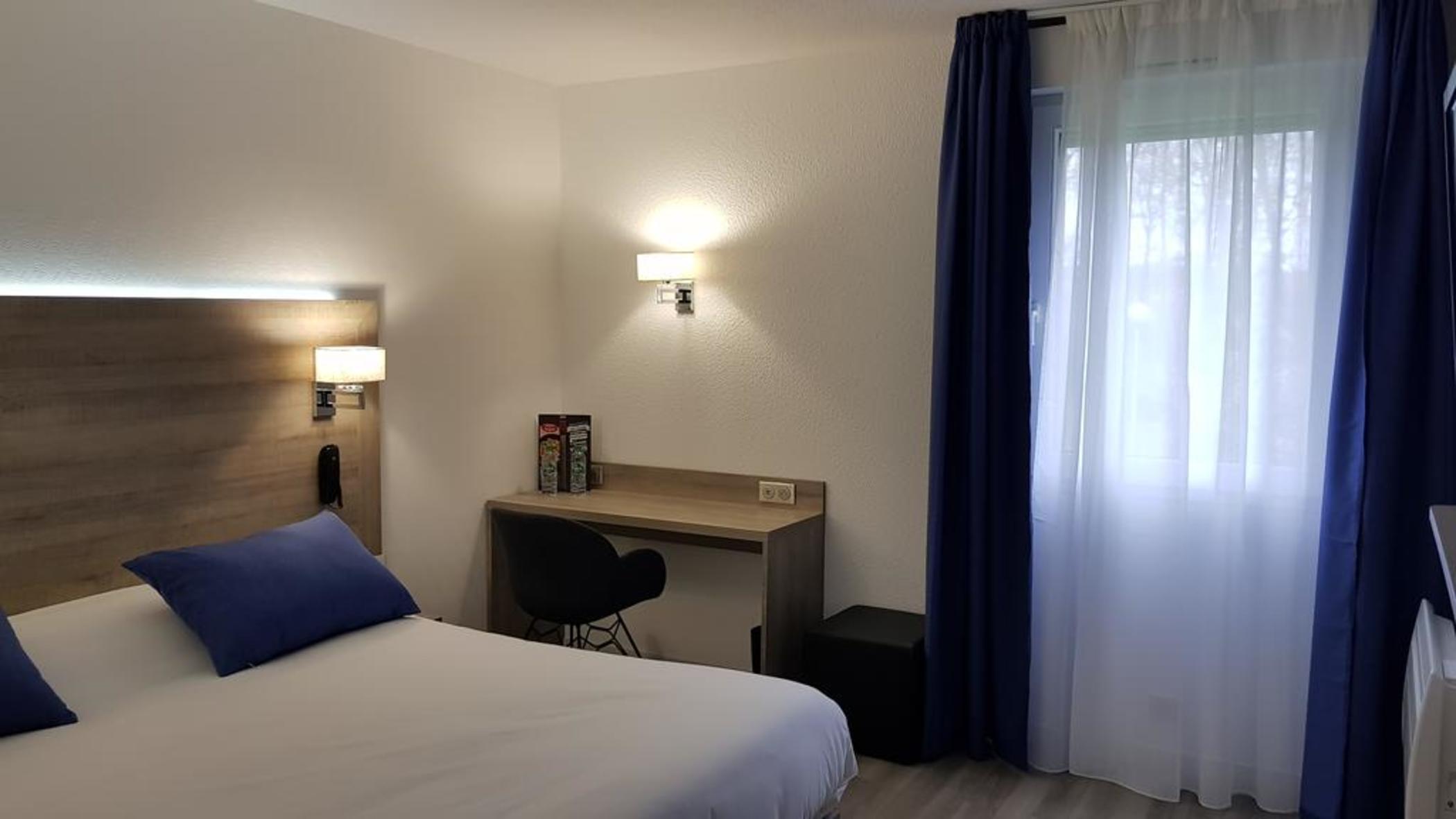 Hotel Le Circuit Льо Ман Екстериор снимка