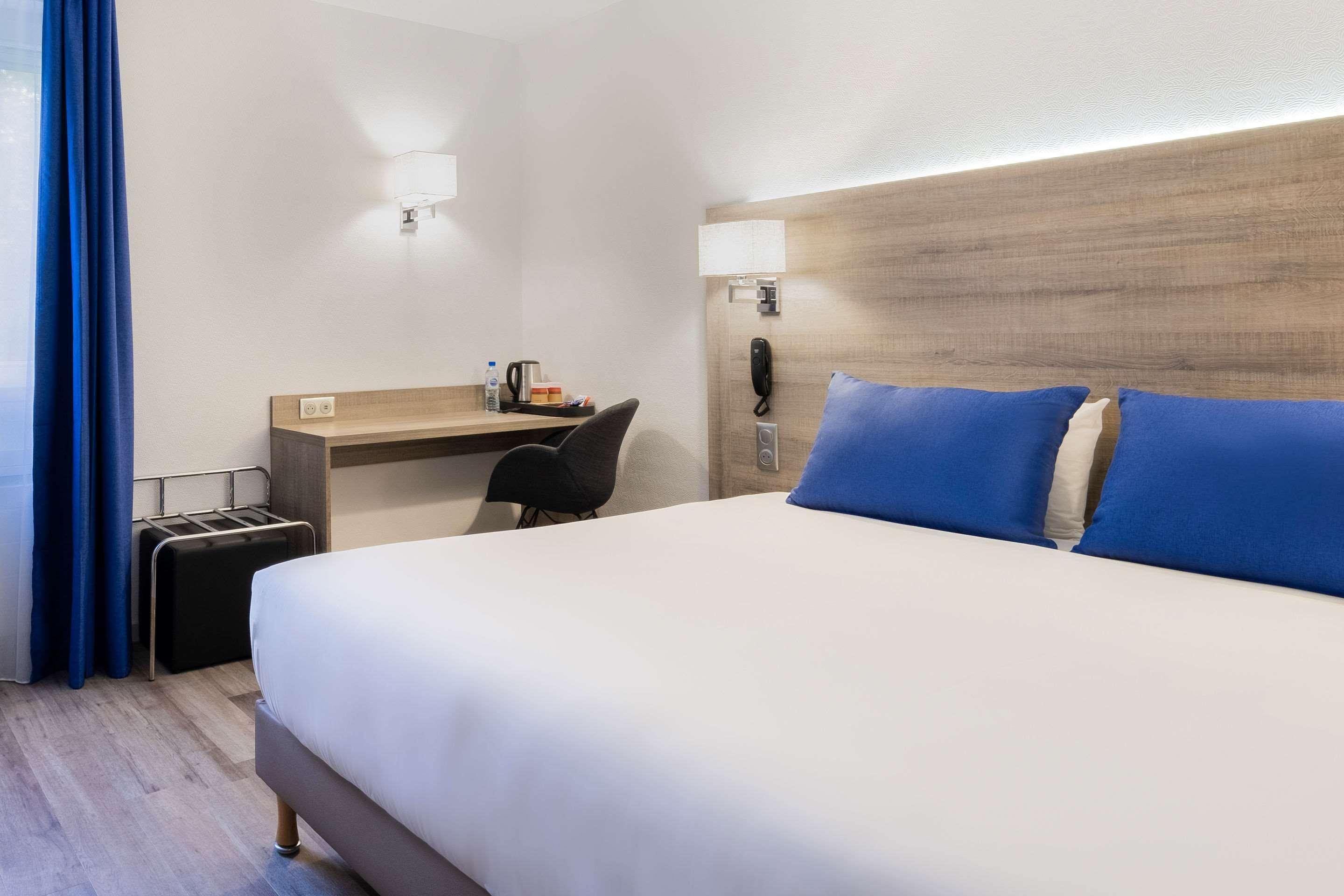 Hotel Le Circuit Льо Ман Екстериор снимка
